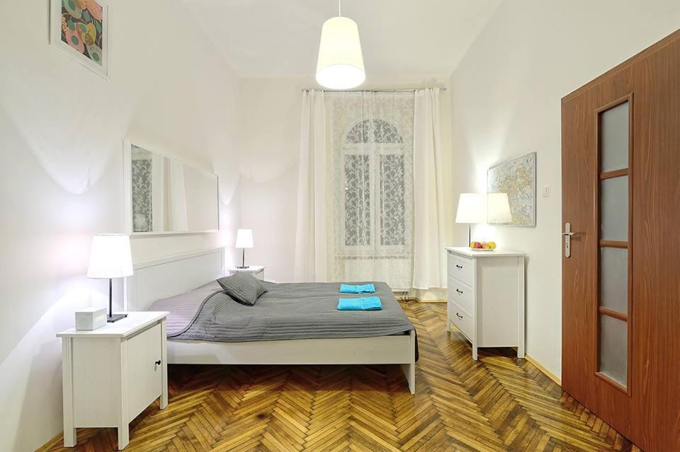 Apartment Next To The Main Square *